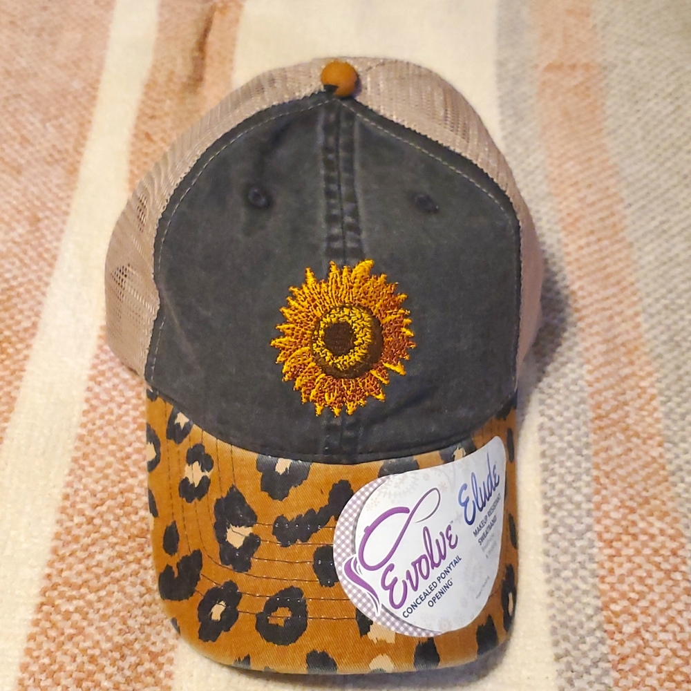 NWT Women's Hat (Sunflower)
